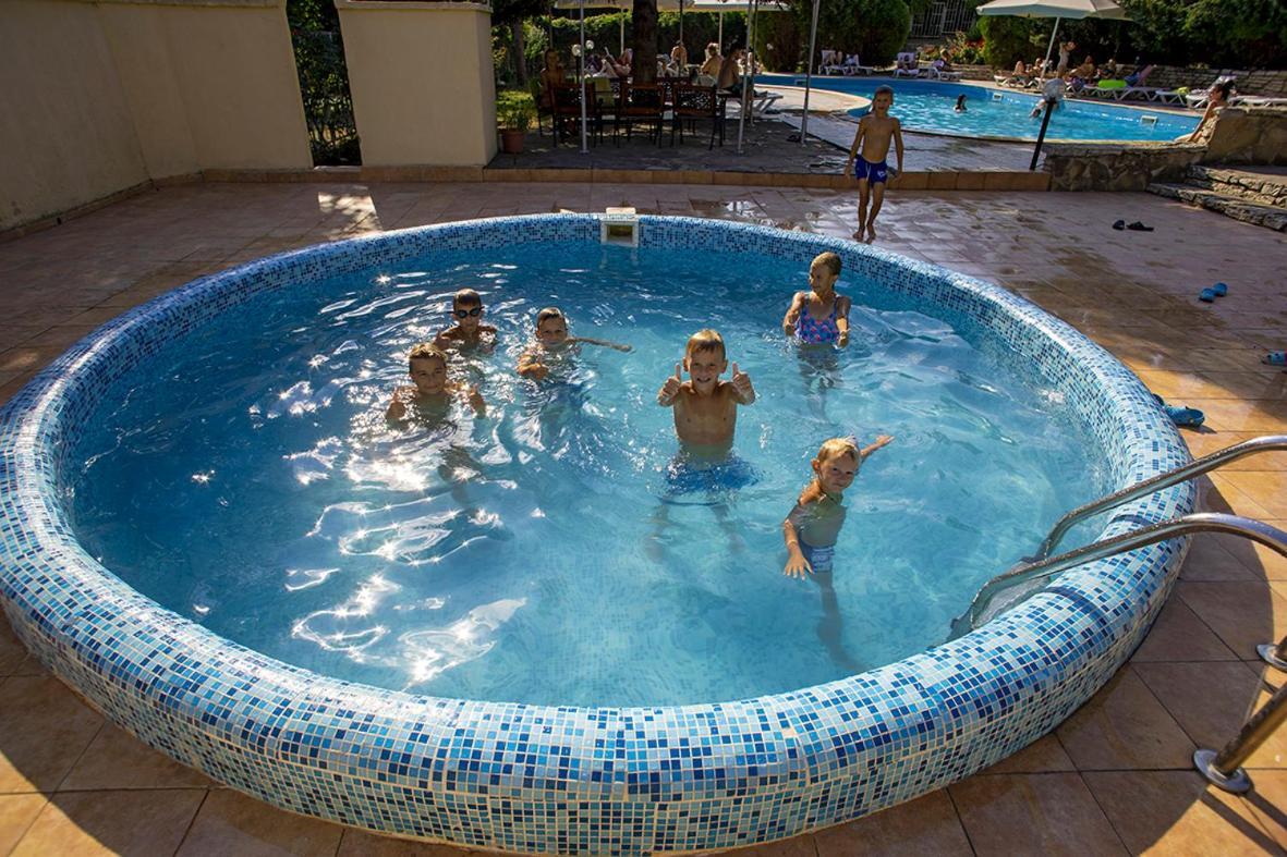 בלצ'יק Hotel Naslada מראה חיצוני תמונה