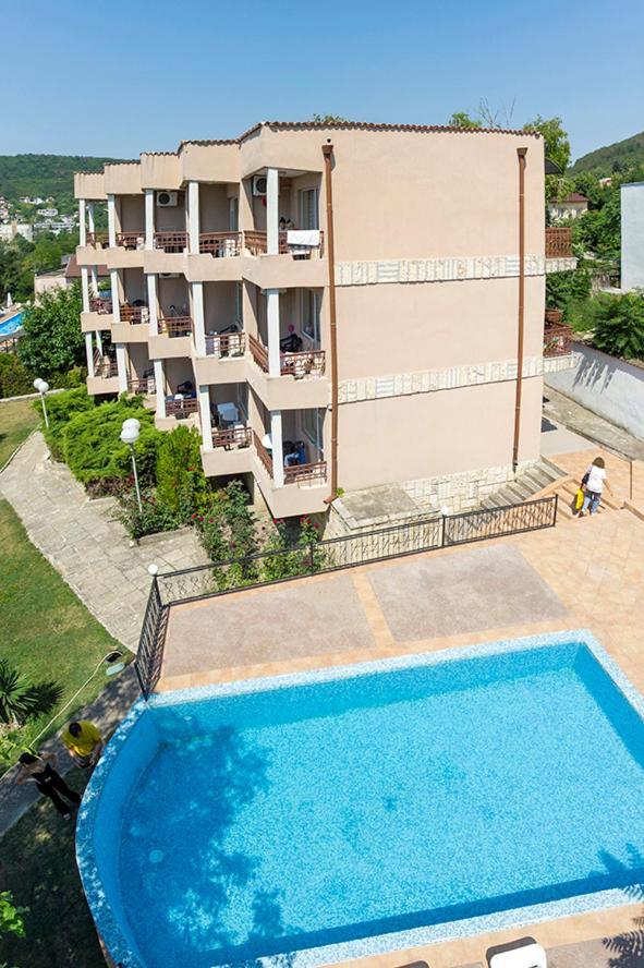 בלצ'יק Hotel Naslada מראה חיצוני תמונה